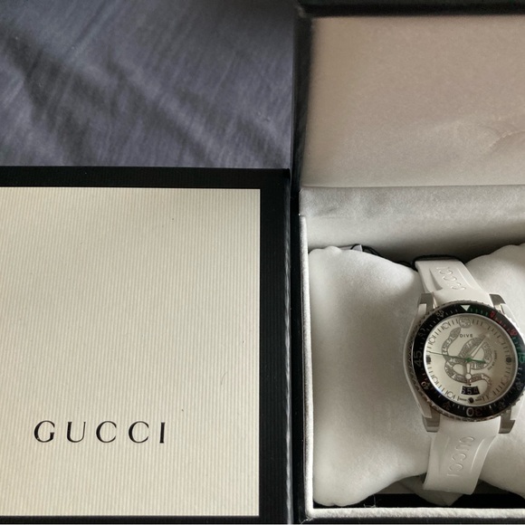 GUCCI Dive 40MM SS White Snake Motif Dial Rubber Men's Watch YA136330 - Picture 5 of 5